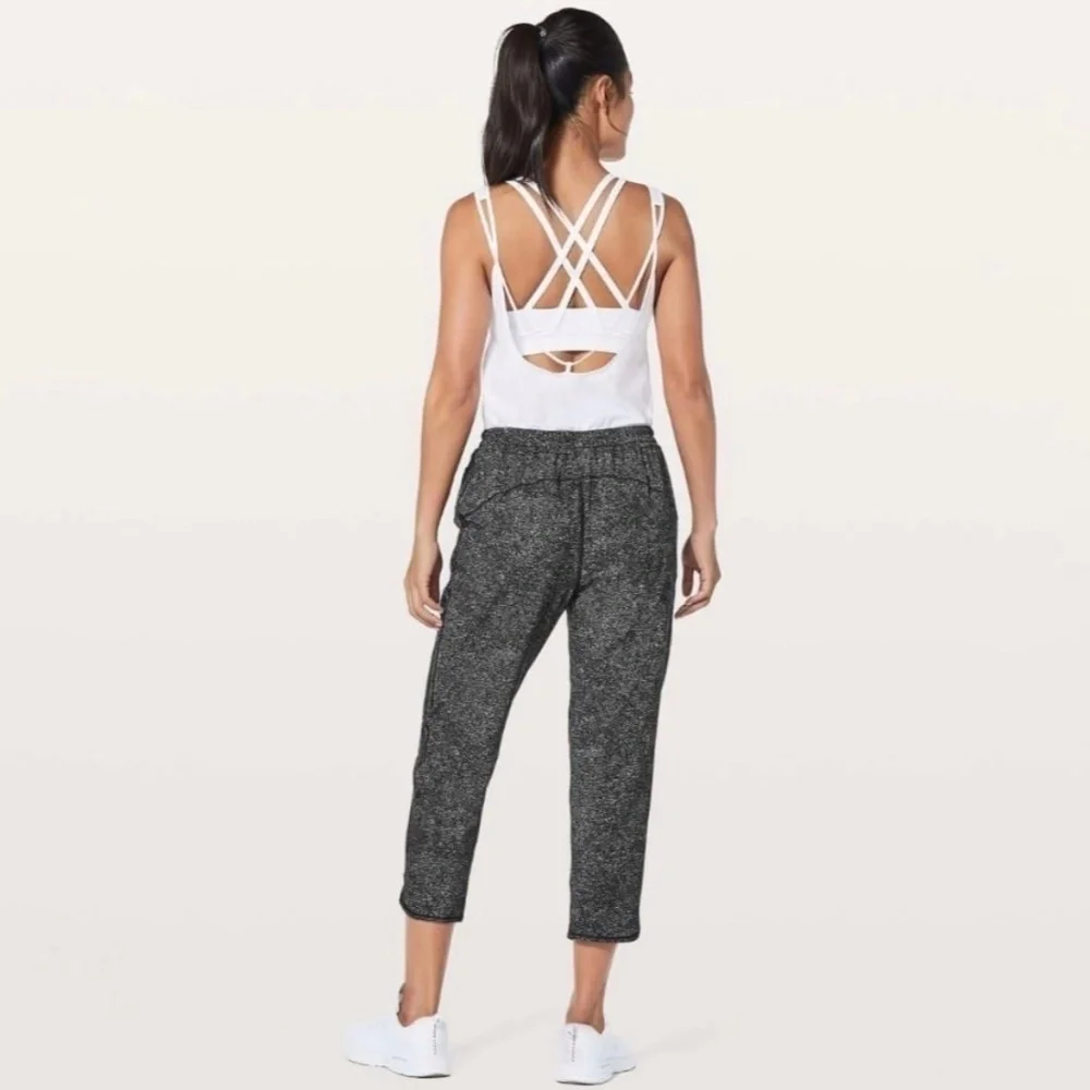 Lululemon Keep It Classic Crop White Noise Alpine White Black